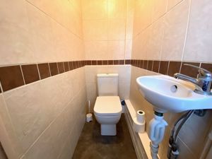 Guest WC- click for photo gallery
